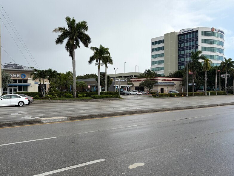 2421 NW 87th Ave, Doral, FL à vendre - Photo de l’immeuble – Image 2 sur 6