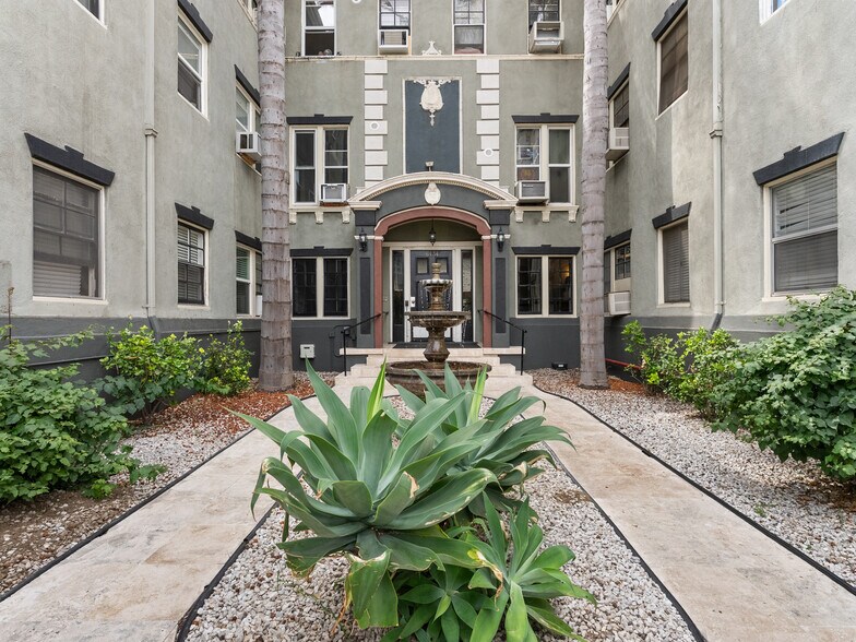 6434 Yucca St, Los Angeles, CA à vendre - Photo de l’immeuble – Image 2 sur 15