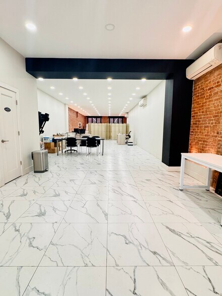 870 Dekalb Ave, Brooklyn, NY à louer - Photo intérieure – Image 3 sur 8