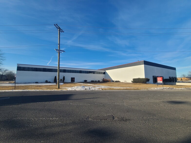 299 Murray Hill Pky, East Rutherford, NJ à louer - Photo de l’immeuble – Image 1 sur 2