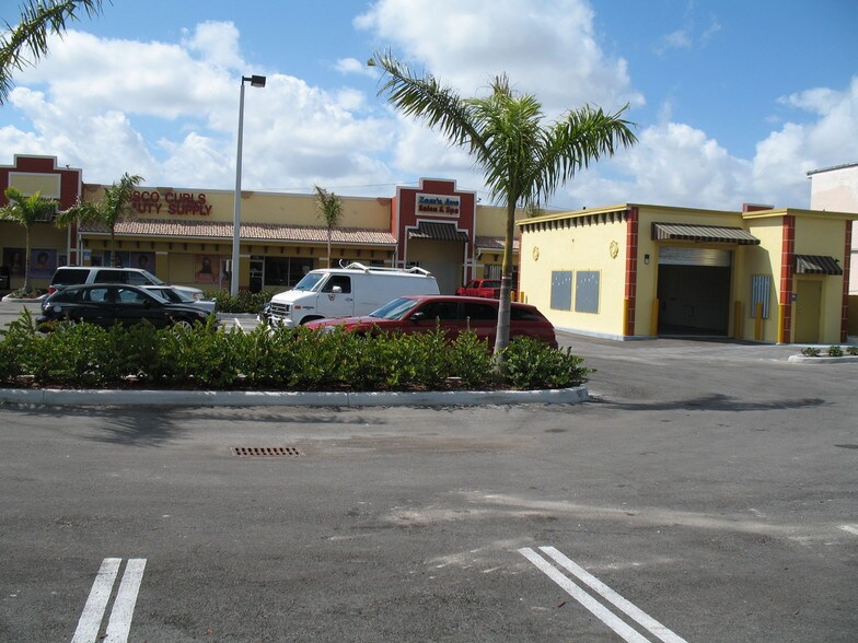 17560 NW 27th Ave, Miami Gardens, FL à louer - Photo de l’immeuble – Image 3 sur 17
