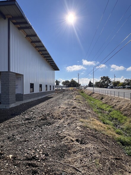 171 Bateman Dr, Medford, OR à louer - Photo de l’immeuble – Image 2 sur 12