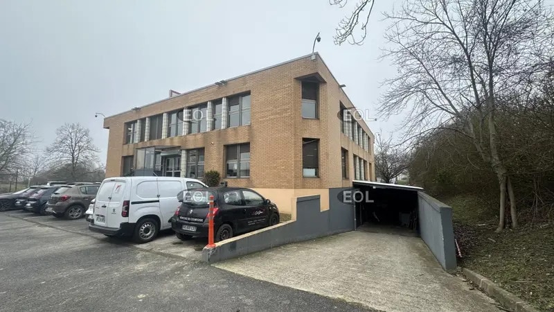 Local d’activités dans Torcy à louer - Photo de l’immeuble – Image 2 sur 6