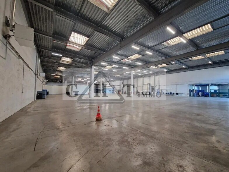 Local commercial dans Ivry-sur-Seine à louer - Photo de l’immeuble – Image 1 sur 5