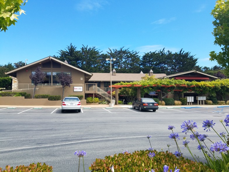 26135 Carmel Rancho Blvd, Carmel, CA à louer - Photo de l’immeuble – Image 2 sur 4