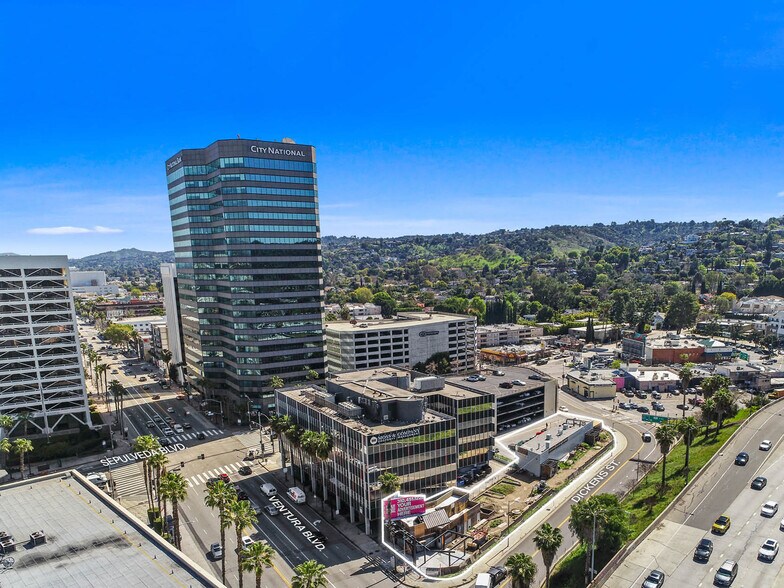 15322 Ventura Blvd, Sherman Oaks, CA à vendre - Photo principale – Image 1 sur 2