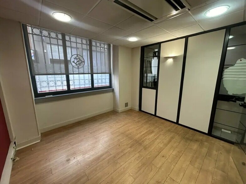 Bureau dans Alès à louer - Photo de l’immeuble – Image 1 sur 7