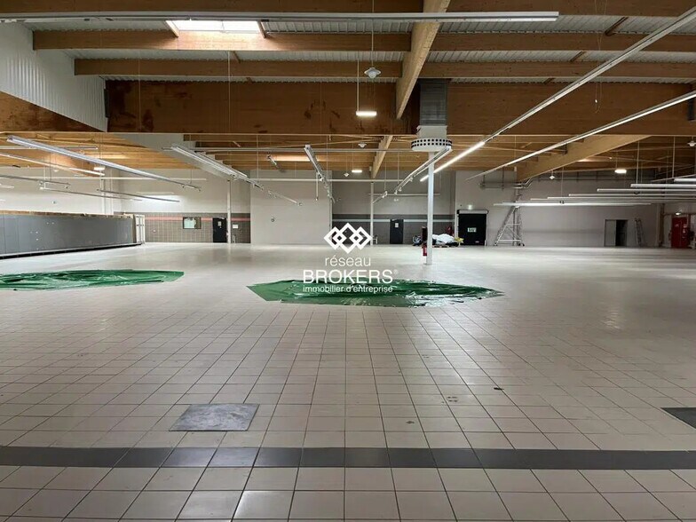 Local commercial dans Segré-en-Anjou Bleu à louer - Photo intérieure – Image 2 sur 5