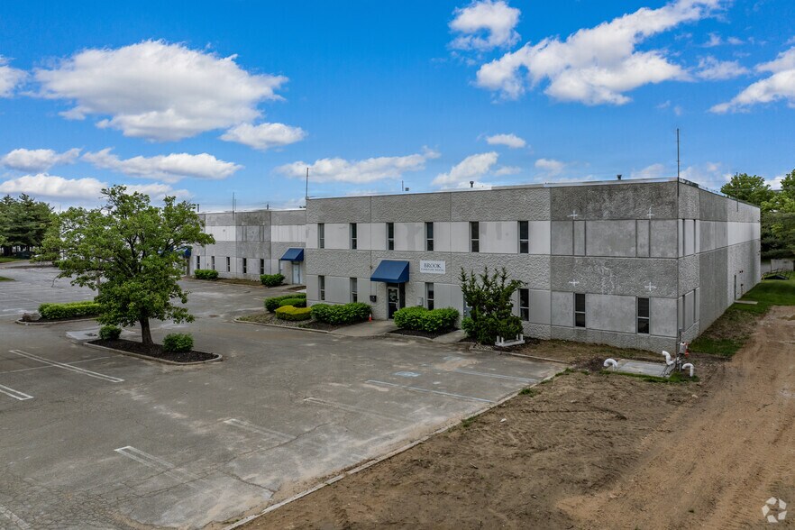 17 Edgeboro Rd, East Brunswick, NJ à louer - Photo principale – Image 1 sur 3
