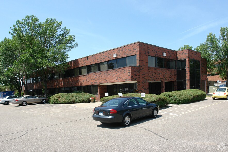 7645 Metro Blvd, Edina, MN à louer - Photo de l’immeuble – Image 1 sur 8