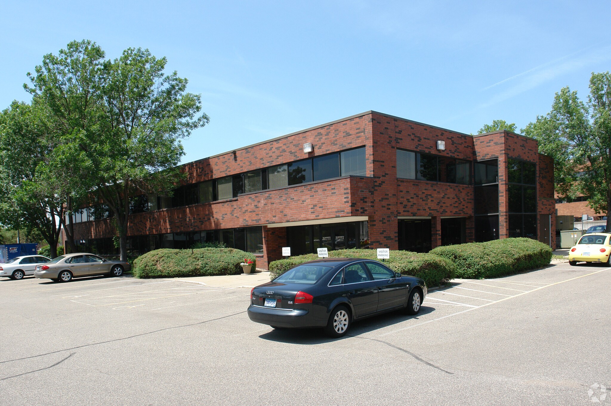 7645 Metro Blvd, Edina, MN à louer Photo de l’immeuble– Image 1 sur 9