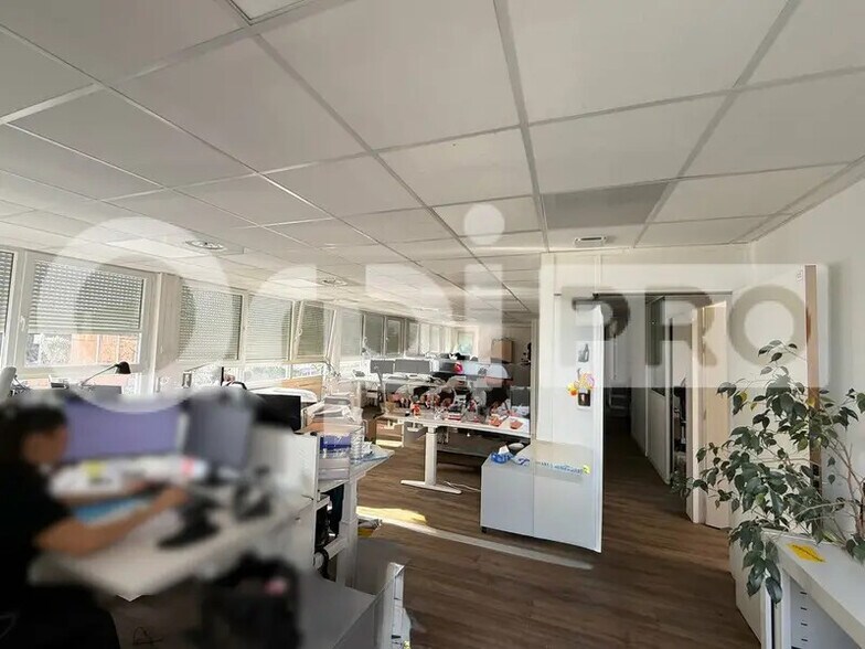 Bureau dans Vitrolles à louer - Photo intérieure – Image 2 sur 13