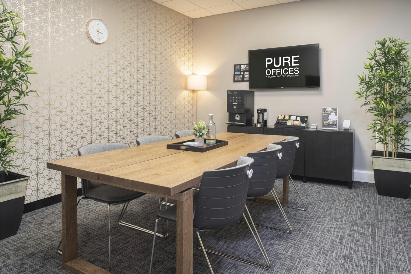 Smeaton Close, Aylesbury, BKM HP19 8HL - Lot 5 -  - Photo intérieure - Image 2 of 10