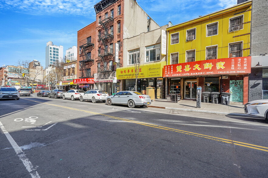 280 Grand St, New York, NY à louer - Photo de l’immeuble – Image 2 sur 23