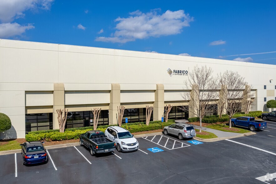 4175 Royal Dr, Kennesaw, GA à louer - Photo de l’immeuble – Image 3 sur 6