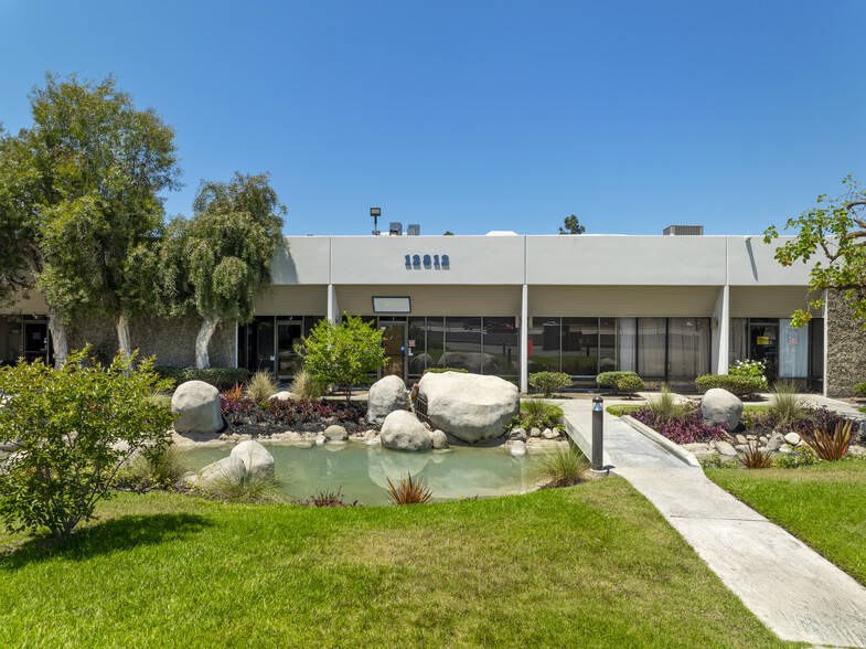 12800-12900 Garden Grove Blvd, Garden Grove, CA à vendre - Photo de l’immeuble – Image 1 sur 3