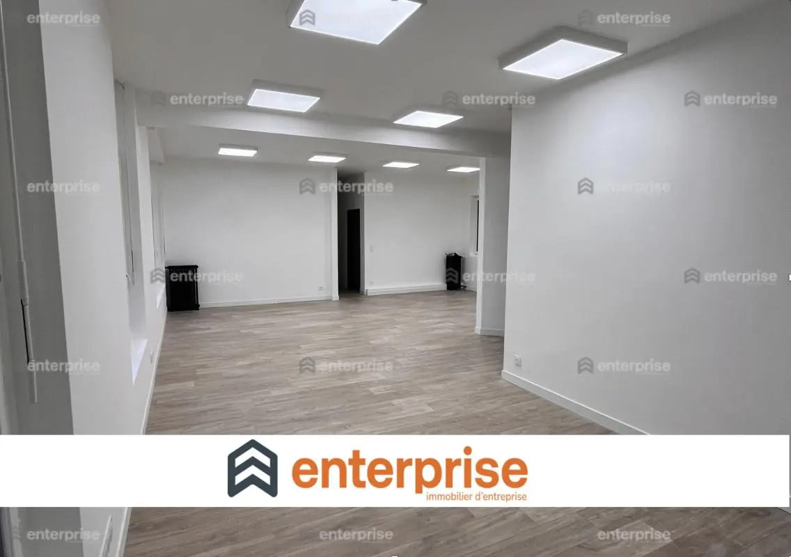Bureau dans Amiens à louer Photo de l’immeuble– Image 1 sur 3