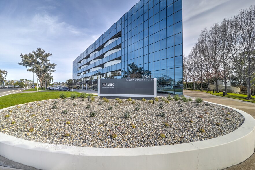 9444 Balboa Ave, San Diego, CA à louer - Photo principale – Image 1 sur 9