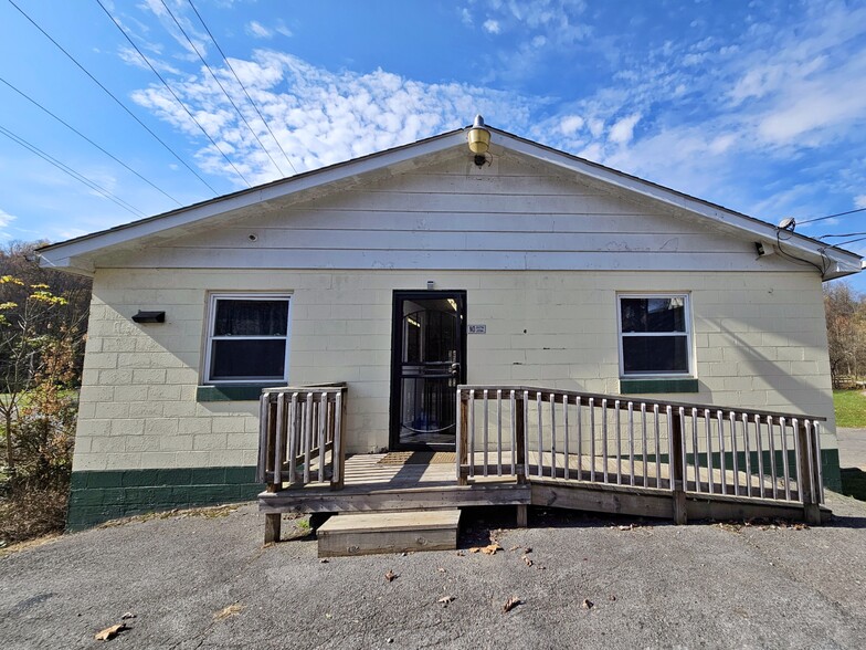 4312 Mount Clare Rd, Mount Clare, WV à vendre - Photo principale – Image 1 sur 6