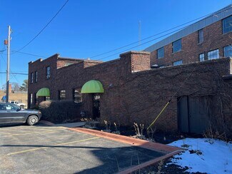 Plus de détails pour 2303 Charles St, Rockford, IL - Bureau à vendre