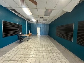 2100-2130 E Highland Ave, San Bernardino, CA à louer Photo de l’immeuble– Image 2 sur 2