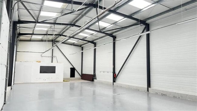 Plus de détails pour Local d'activités à louer