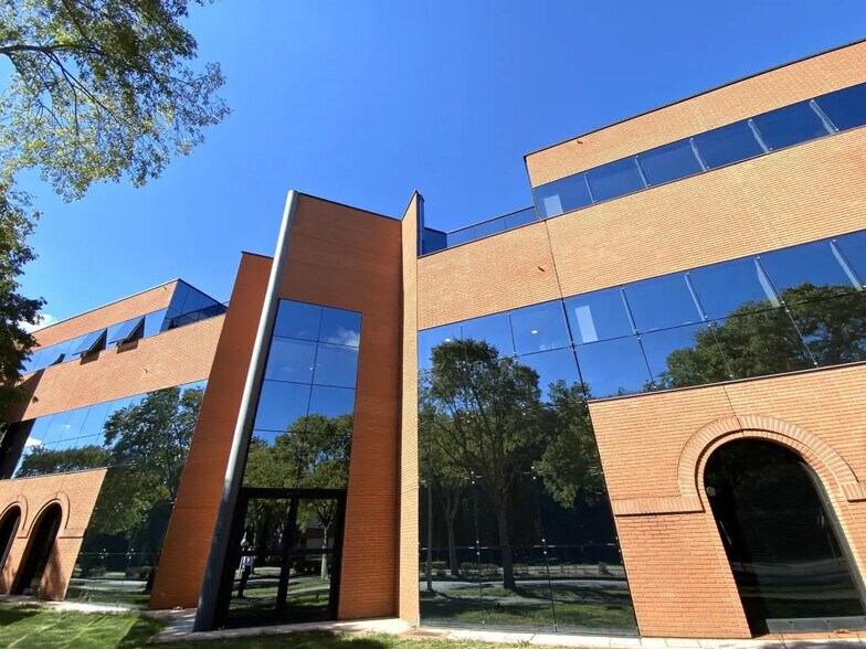Bureau dans Colomiers à louer - Photo de l’immeuble – Image 1 sur 11