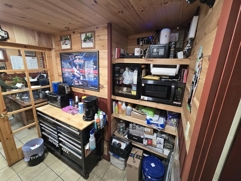12226 NY-28, Poland, NY à vendre - Photo de l’immeuble – Image 3 sur 6