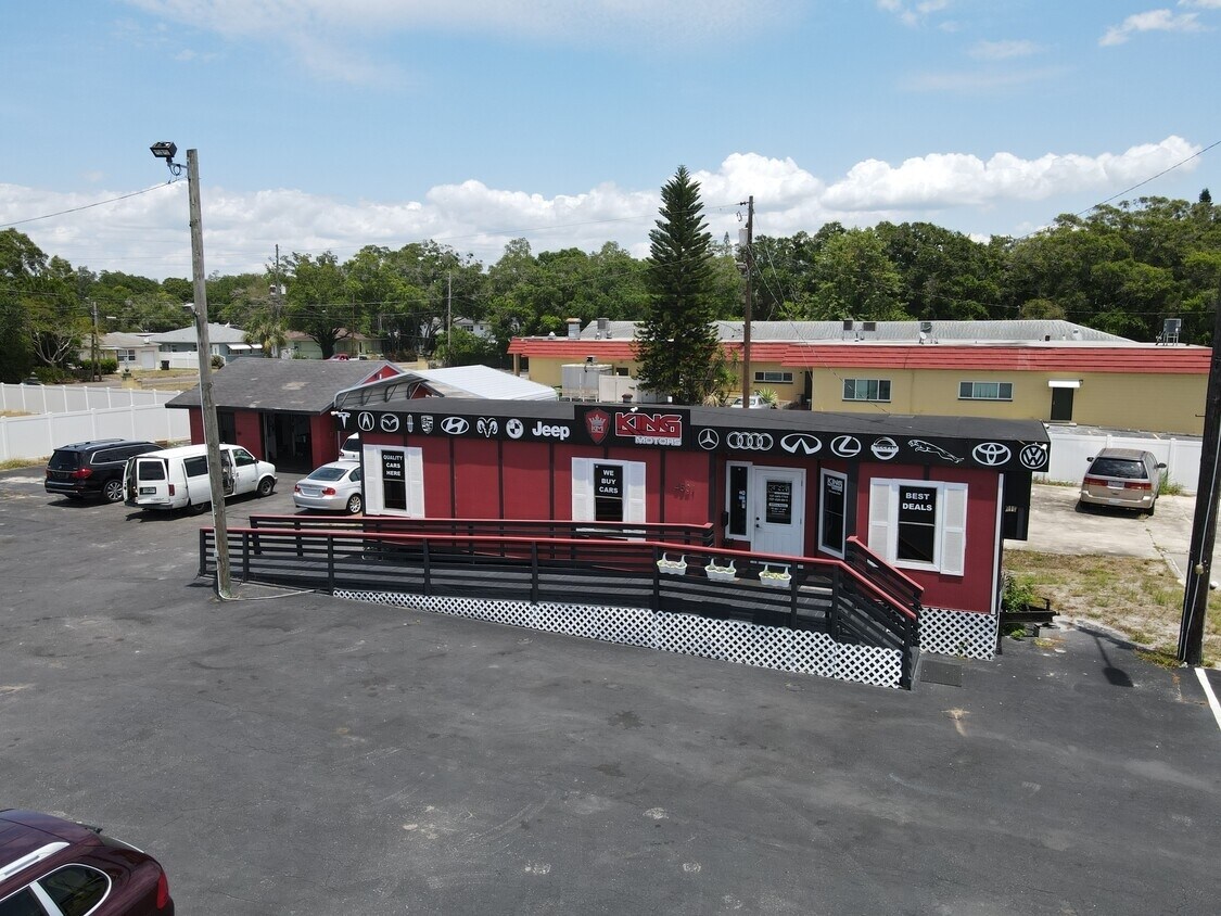 4501 49th St N, Saint Petersburg, FL à louer Photo de l’immeuble– Image 1 sur 16