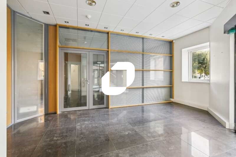 Bureau dans Nanterre à louer - Photo intérieure – Image 2 sur 10