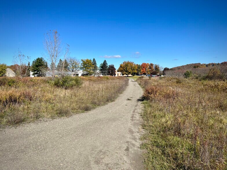 NY-13, Cortland, NY à louer - Photo de l’immeuble – Image 3 sur 10