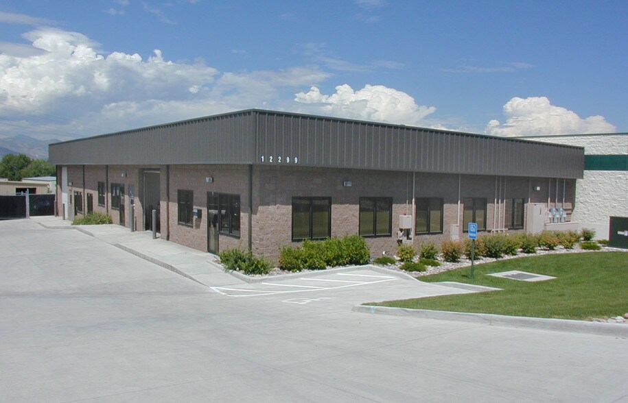 12299 N Mead Way, Littleton, CO à louer - Photo de l’immeuble – Image 2 sur 7