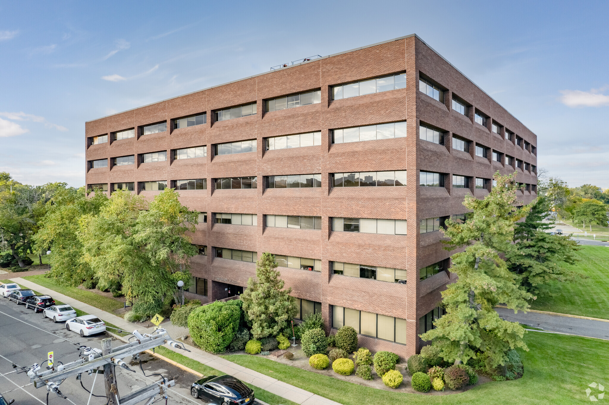 2 University Plz, Hackensack, NJ à louer Photo de l’immeuble– Image 1 sur 7