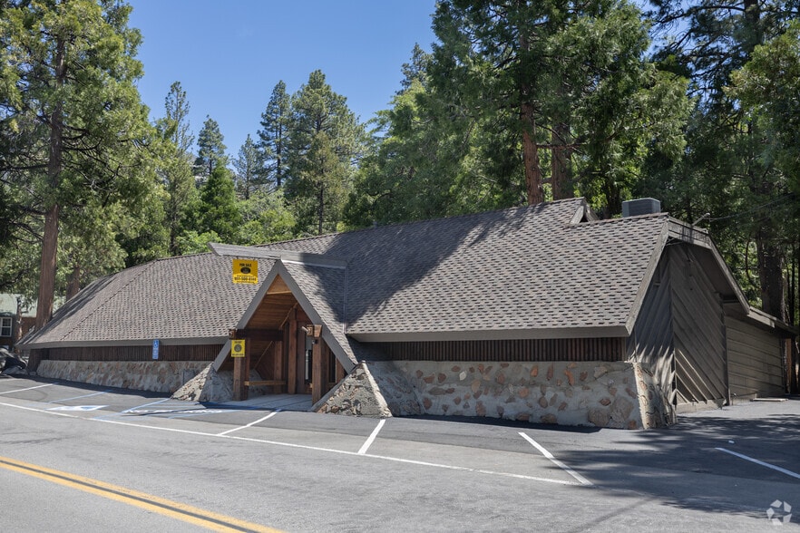 54905 N Circle Dr, Idyllwild-Pine Cove, CA à louer - Photo principale – Image 1 sur 141
