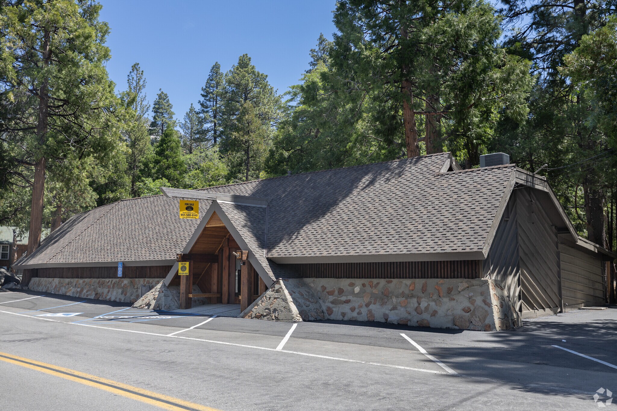 54905 N Circle Dr, Idyllwild-Pine Cove, CA à louer Photo principale– Image 1 sur 142
