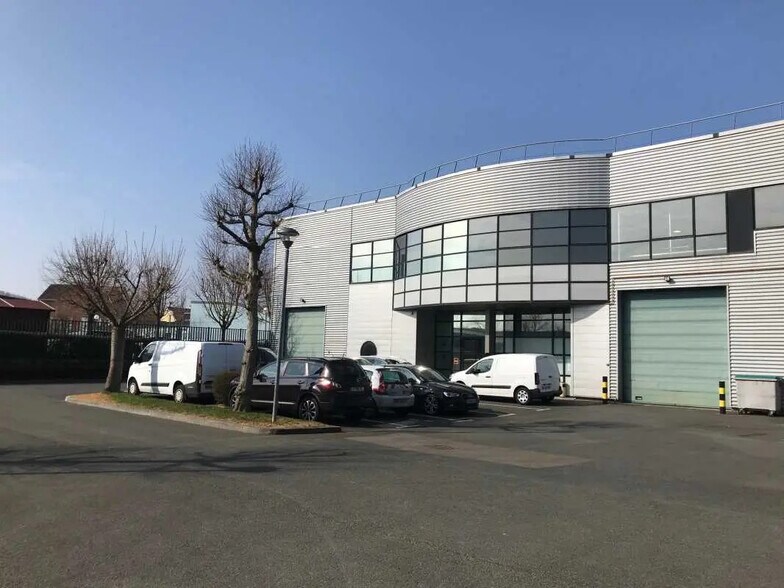 1 Rue Du Groupe Manouchian, Élancourt à louer - Photo principale – Image 1 sur 6