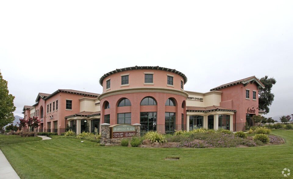 1295 E Dunne Ave, Morgan Hill, CA à louer - Photo de l’immeuble – Image 3 sur 5