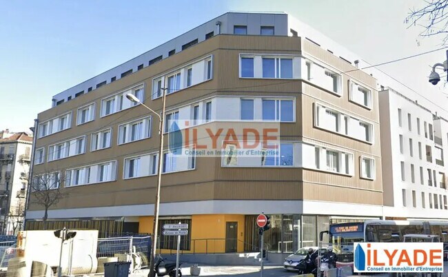 Plus de détails pour 10 Place Bougainville, Marseille - Bureau à louer