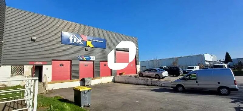 Local d’activités dans Épône à louer - Photo de l’immeuble – Image 1 sur 6