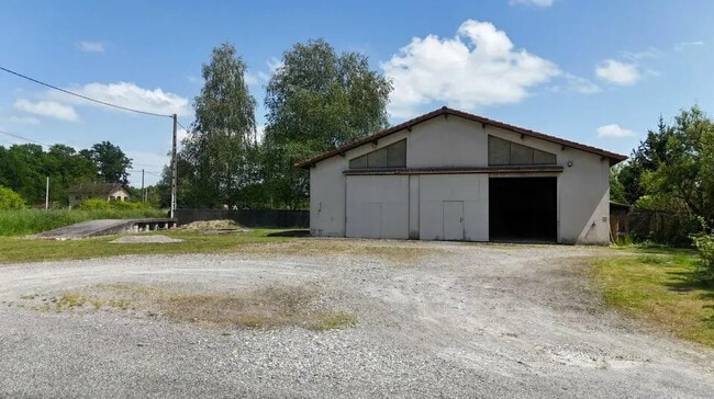 Plus de détails pour Local d'activités à louer