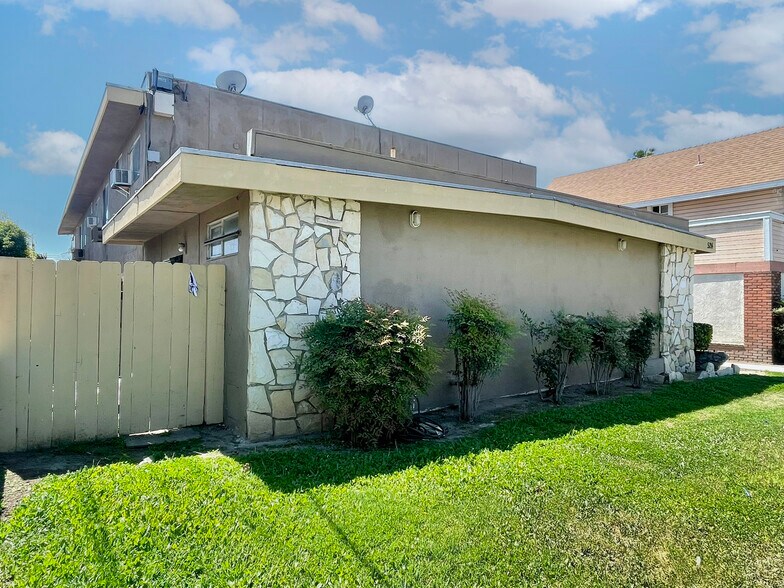 524 W Williamson Ave, Fullerton, CA à vendre - Photo de l’immeuble – Image 2 sur 12