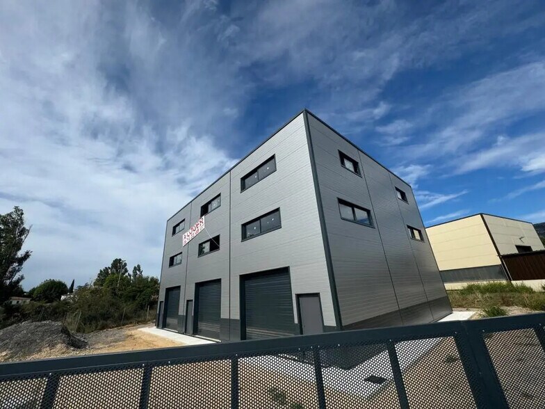 Industriel/Logistique dans Aubagne à louer - Photo de l’immeuble – Image 1 sur 3