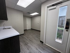 1663 Hickory Dr, Haltom City, TX à louer Photo intérieure– Image 2 sur 6