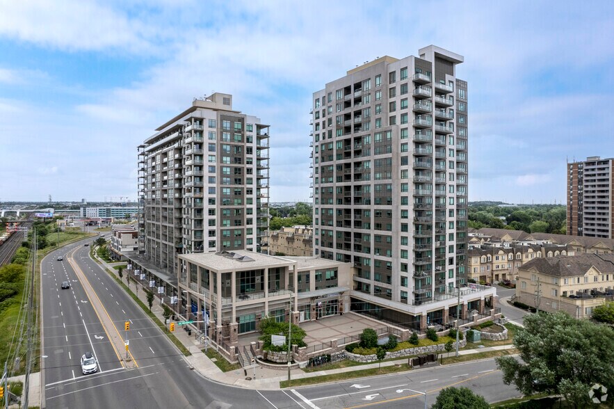 1235 Bayly St, Pickering, ON à vendre - Photo principale – Image 1 sur 4