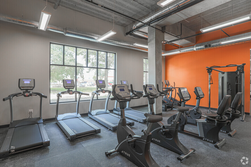 1007 W University Ave, Urbana, IL à louer - Photo intérieure – Image 3 sur 4