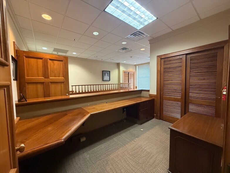 526 2nd Ave SE, Cedar Rapids, IA à vendre - Photo intérieure – Image 3 sur 40