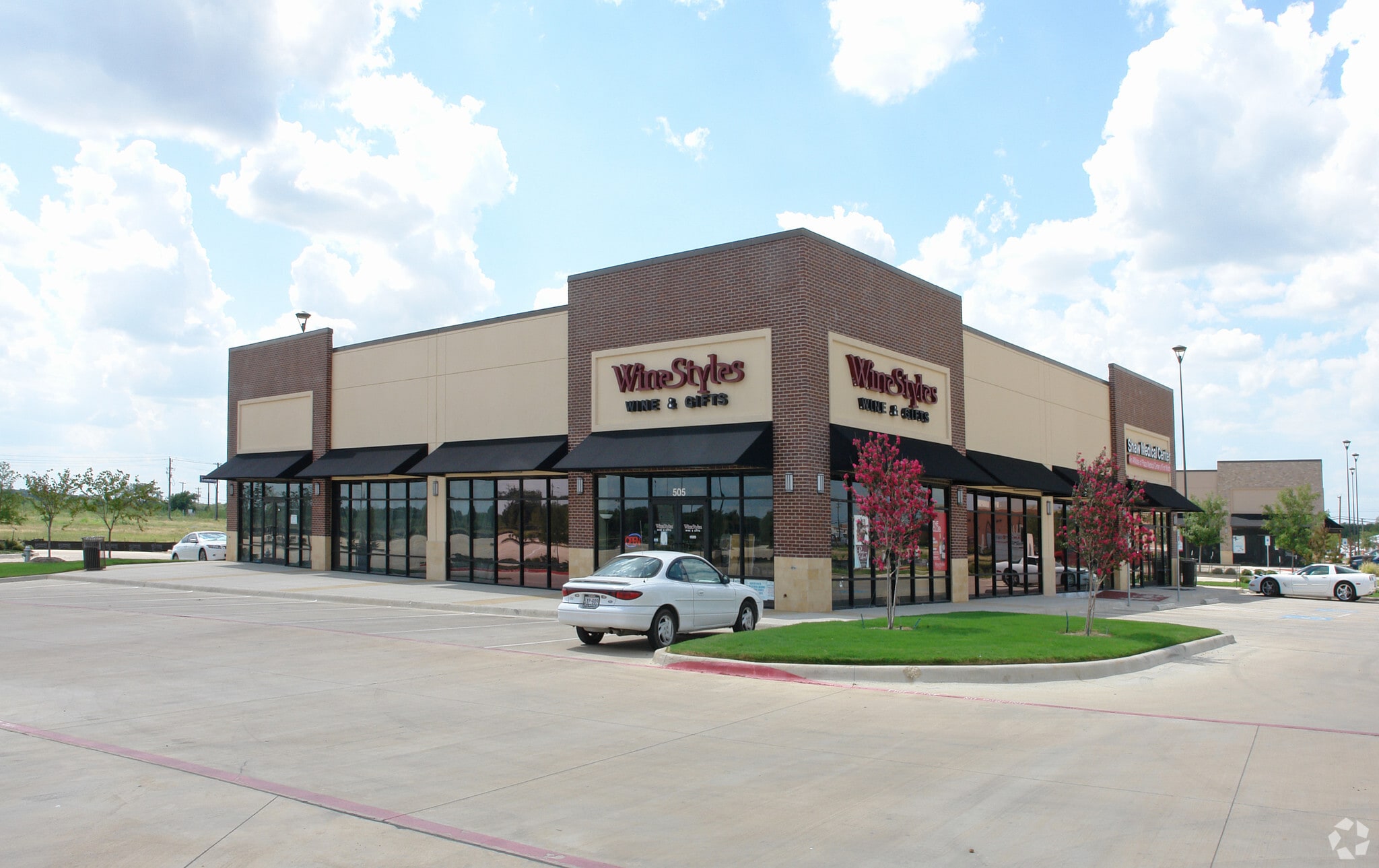 Wilshire Blvd, Burleson, TX à louer Photo principale– Image 1 sur 16