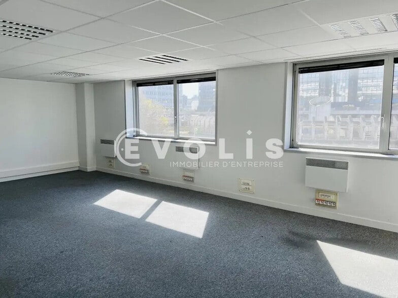 Bureau dans Noisy-le-Grand à vendre - Photo de l’immeuble – Image 2 sur 8
