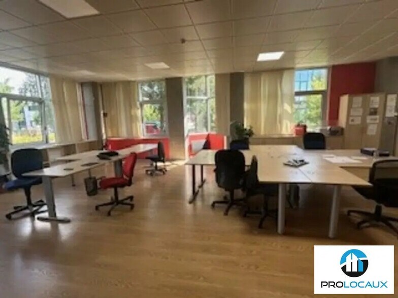 Bureau dans Saint-Genis-Pouilly à vendre - Photo de l’immeuble – Image 3 sur 9