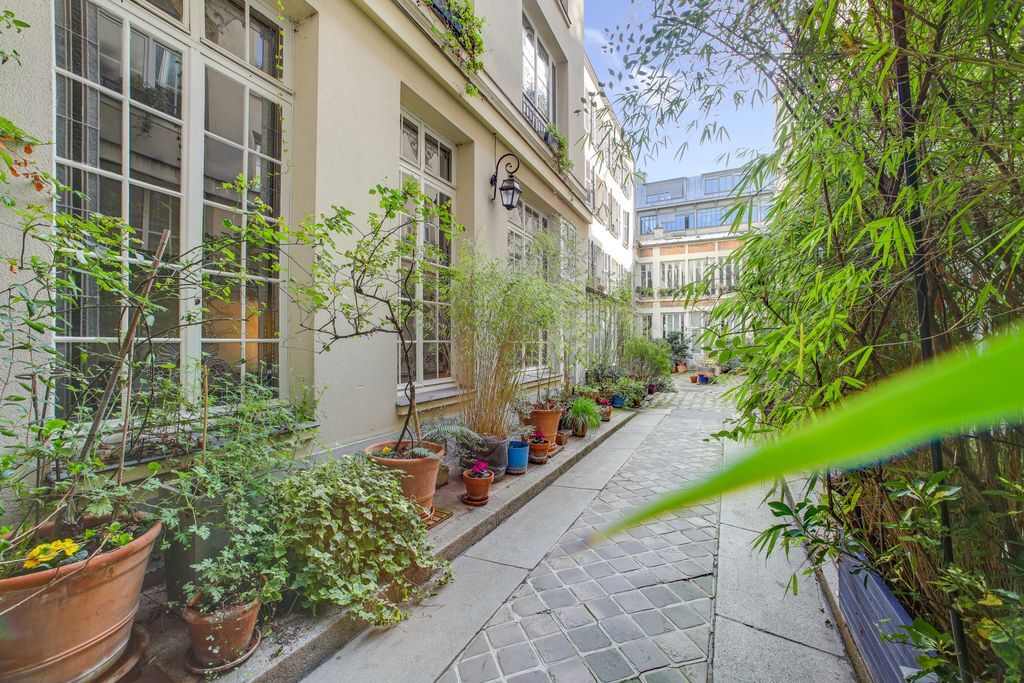 Rue Du Faubourg Saint-Martin, Paris, PAR 75010 - - - Photo intérieure - Image 1 of 14